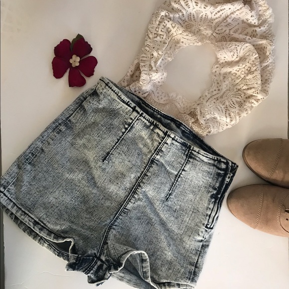 High waisted stretch jean shorts with side zipper - Picture 1 of 3